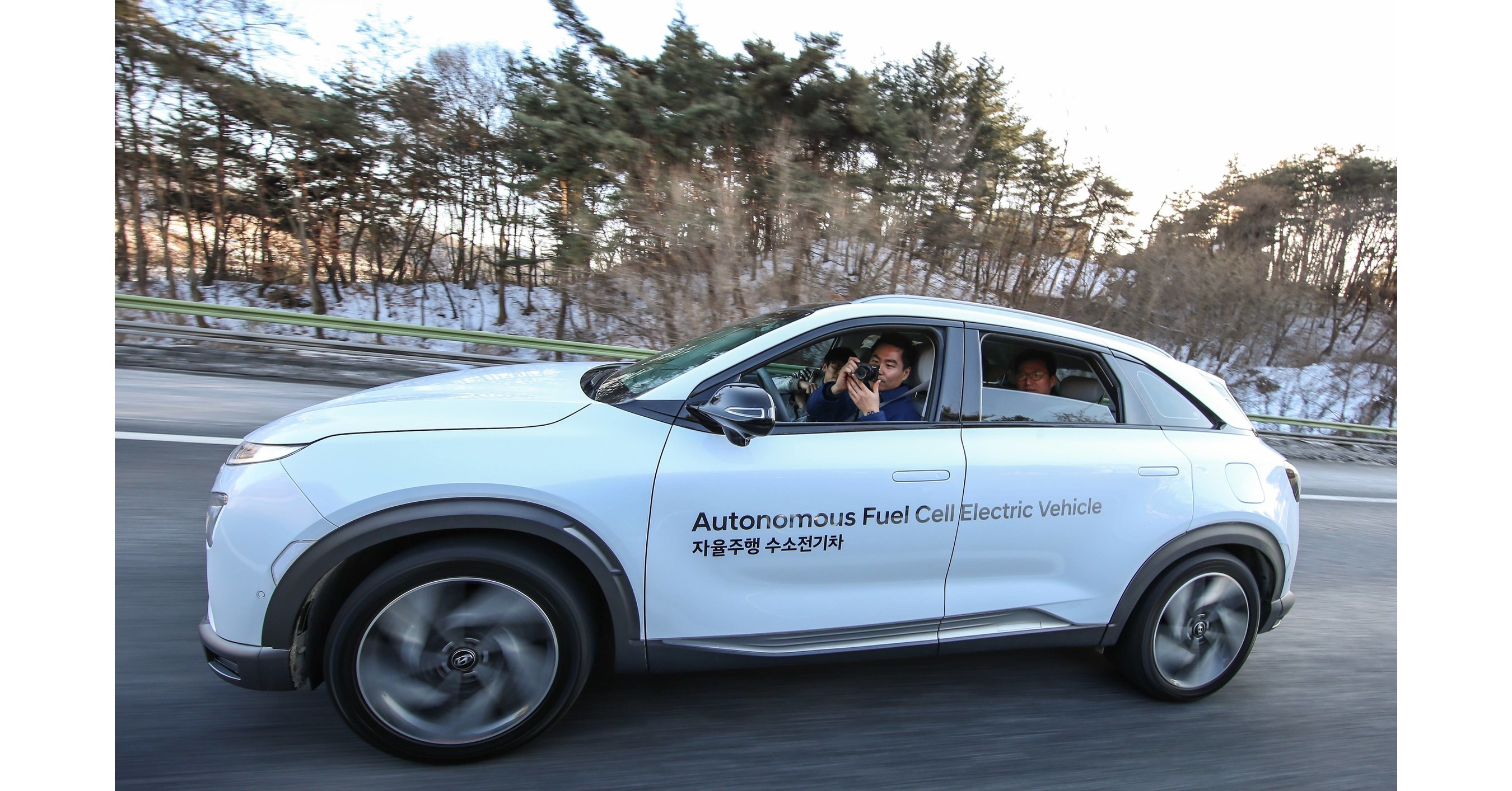 Hyundai Showcases World's First Selfdriven Fuel Cell Electric Vehicle
