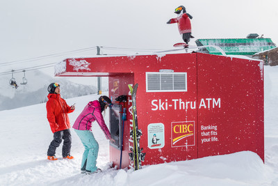 Le premier GAB accessible en skis au monde est de retour à Whistler Blackcomb avec un « petit plus », alors que la Banque CIBC appuie les athlètes des équipes de ski canadiennes au moyen d’un manchot surfeur des neiges activé à l’aide de Twitter. (Groupe CNW/Banque CIBC)