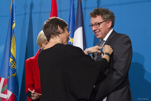 Le ministre délégué aux Affaires maritimes décoré de l'Ordre du Mérite Maritime
