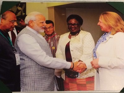 La ministre Christine St-Pierre a rencontr le premier ministre de l'Inde, Narendra Modi,  l'occasion de l'ouverture officielle de la deuxime dition du World Sustainable Development Summit (WSDS)  New Delhi (Groupe CNW/Cabinet de la ministre des Relations internationales et de la Francophonie)