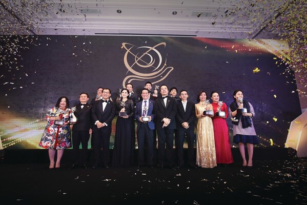 Winners of the Asia Pacific Entrepreneurship Awards 2017 in Vietnam poses with Dr Fong Chan Onn, chairman of Enterprise Asia and William Ng, president of Enterprise Asia. The Asia Pacific Entrepreneurship Awards is the region's largest and most important awards for entrepreneurship. Over 1,000 recipients have been recognised since 2007, in what is one of the toughest competitions of its kind for entrepreneurs.