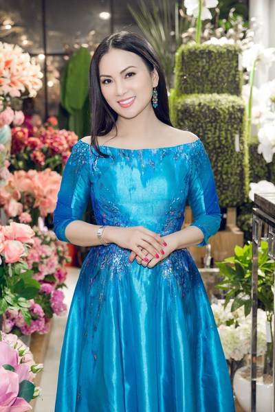 Vietnamese superstar Ha Phuong gives aspiring singers a platform to promote her new film "Finding Julia"