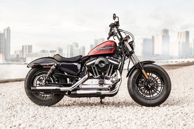 Retro cool. Modern swagger. The new Harley-DavidsonForty-EightSpecial commands attention with a bulldog stance, beefy forks and that classic peanut tank with 70s flair. Starts with a low, rumbling flurry of black and chrome, finishes with a metal-flake uppercut.