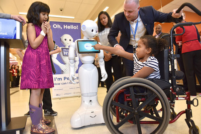 Pepper greets kids at Humber River Hospital for the first time (CNW Group/Humber River Hospital)