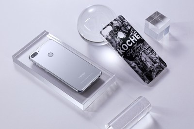 Honor 9 Lite (Glacier Gray) with the KOCHÉ-designed phone case