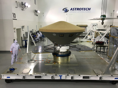 洛克希德·马丁公司送到加州美国宇航局的洞察力飞船发射地点2月28日,2018年。被运往火星着陆器乘坐美国空军运输机从巴克利空军基地,科罗拉多州的范登堡空军基地,它将进行最终处理,准备5月发射。