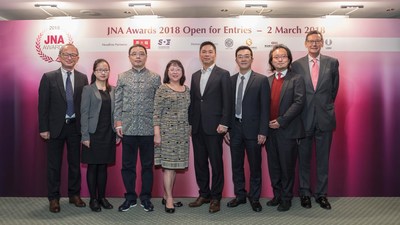 Partners and judges at the JNA Awards 2018 Open for Entries Presentation. (From left) Albert Cheng; Sophie Li, Guangdong Gems & Jade Exchange; Yan Nanhai, Shanghai Diamond Exchange; Letitia Chow, UBM Asia; Bobby Liu, Chow Tai Fook Jewellery Group Ltd; Liu Zheng, Guangdong Land Holdings Limited; Mark Lee; and James Courage