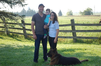 From left to right: Jeff Roney, with daughter Amelia and wife, Samantha Campbell. (CNW Group/Forests Ontario)