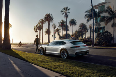Une étincelle pour l'avenir : le Mission E Cross Turismo signé Porsche, présenté au Salon de l'auto de Genève, est une étude concept sous forme de VUM à propulsion entièrement électrique. (Groupe CNW/Automobiles Porsche Canada)