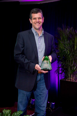 CPower's Jason Babik accepts the Innovation Award on behalf of winner Kenny Seeton of California State University, Dominguez Hills, at the Smart Energy Decisions Innovations Awards ceremony.