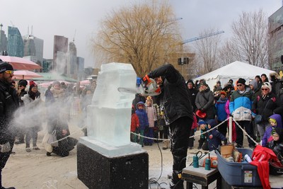 Battle of the Chainsaws ice carving competition at Sugar Shack TO 2017. (CNW Group/Water's Edge Festivals & Events)