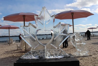 Ice sculptures on Sugar Beach at Sugar Shack TO 2017 (CNW Group/Water's Edge Festivals & Events)