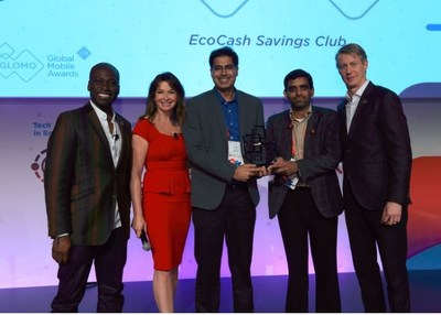 Comviva Team Receiving the Award (PRNewsfoto/Mahindra Comviva)