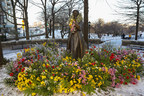 Old Navy "Flower Empowers" NYC's Historical Female Statues In Celebration Of International Women's Day
