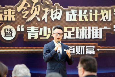 Wu Dao Wealth CEO Mu Kai addresses attendees at the event