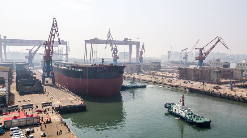 The world’s first 2nd-generation 400,000-dwt ore carrier, built by Wuchang Shipbuilding Industry Group Co., Ltd., while docked at its berth in Qingdao West Coast New Area on 19th September 2017