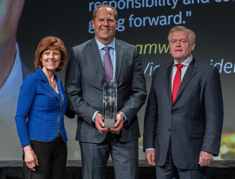 Jim Bramwell, EVP, Strategic Partners, accepts Intel’s SCQI award on behalf of VWR, part of Avantor.