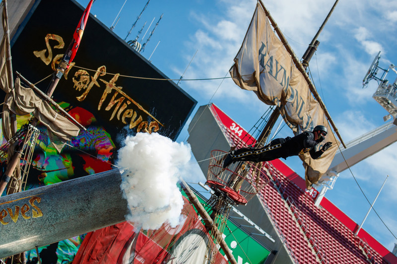 Xbox y la bala humana David “la Bala” Smith baten título de GUINNESS WORLD RECORDS a la Mayor Distancia Recorrida como Bala Humana para el próximo lanzamiento de “Sea of Thieves”, en el Raymond James Stadium, el martes 13 de marzo de 2018 en Tampa, Florida (Casey Brooke Lawson/AP Images para Xbox)