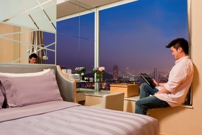 Room Executive overlooking Hong Kong's skyline