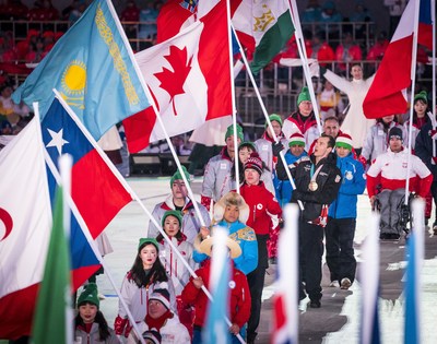Avec le skieur paranordique Mark Arendz en tte de l'quipe paralympique canadienne  la crmonie de clture, le Canada a officiellement conclu neuf journes record de comptition avec une rcolte de 28 mdailles aux Jeux paralympiques d'hiver de PyeongChang 2018. (Groupe CNW/Canadian Paralympic Committee (Sponsorships))