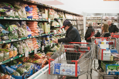 A member shops fresh produce at the new BJ’s Wholesale Club in Manchester, N.H. on March 19, 2018. (BJ’s Wholesale Club/ Nathan Moore)