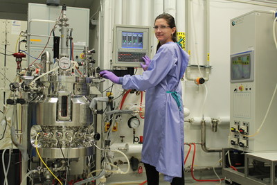 An NRC biomanufacturing expert grows HEK293 cells inside a 60 L stainless steel bioreactor. (CNW Group/National Research Council Canada)