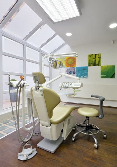 Treatment room 1 at Implantcenter Dentistry and Oral Surgery, London (PRNewsfoto/Implantcenter Dentistry)