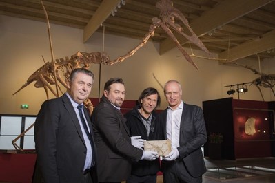 From left to right: Prof. Dr. Haszprunar, PD Dr. Mike Reich, Raimund Albersdörfer, Michael Völker. Credit: Axel Schmidt, Dinosaurier Museum Altmühltal (PRNewsfoto/Dinosaur Museum Altmuehltal)