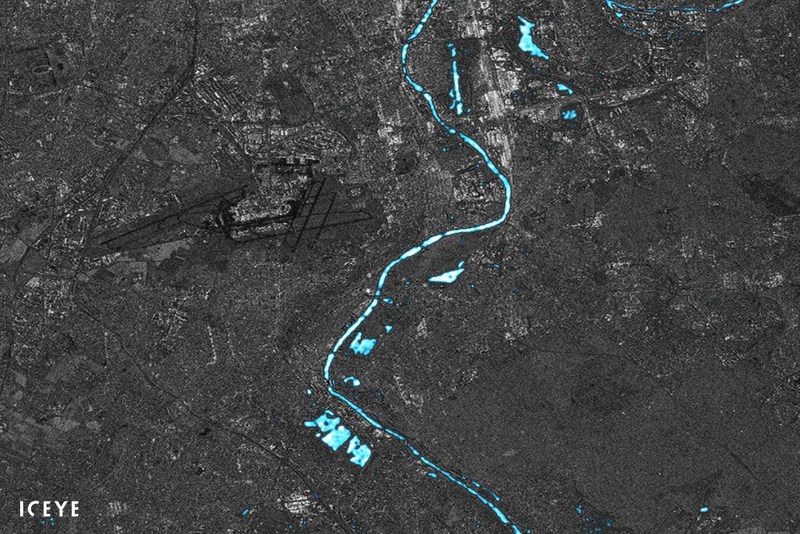 In this preliminary flood analysis exercise image, ICEYE has combined and processed ESA's Sentinel-1 satellite data with ICEYE-X1 satellite data to visualize potential change detection capabilities. The image features Seine river and Orly, Paris airport at the start of the year 2018. (PRNewsfoto/ICEYE)