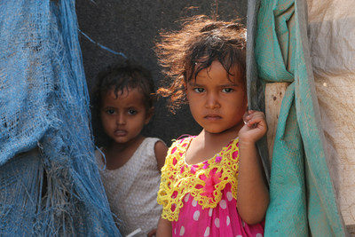 Des enfants dplacs par le conflit  Taiz en sont  leur deuxime anne dans le camp pour personnes dplacs de Aden, au Ymen. UNICEF/Abdulhaleem (Groupe CNW/UNICEF Canada)