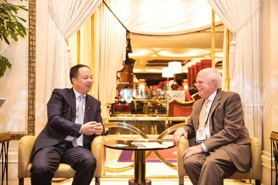 Yu Jun, president of GAC Motor talking to Peter Welch, president and CEO of NADA