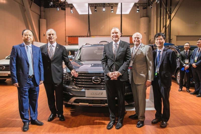 Yu Jun, GAC Motor president; Mark Scarpelli, NADA chairman; Wes Lutz, NADA vice chairman; Peter Welch, NADA president and CEO; Ju Jinhai, Assistant President of GAC Motor