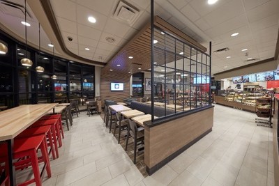 With fresh architectural elements, soft lighting and modern upgrades, the new Welcome Image brings new warmth to the Restaurant. (CNW Group/Tim Hortons)