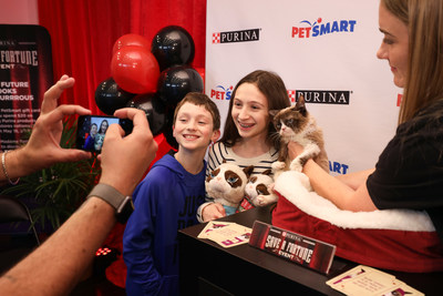 Grumpy Cat meets with fans to reveal 