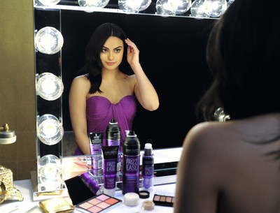 Camila Mendes para John Frieda (Michael Simon/startraksphoto.com) (PRNewsfoto/Kao USA Inc.)