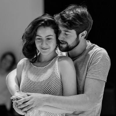 Les finissants du Conservatoire d'art dramatique de Montréal présentent Abriés désabriés et Sur le matelas, de Michel Garneau dans une mise en scène de Sophie Cadieux