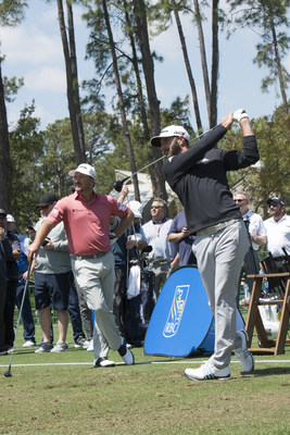 Johnson tries his hand using vintage clubs – like the ones Arnold Palmer used at the first RBC Heritage (CNW Group/RBC)