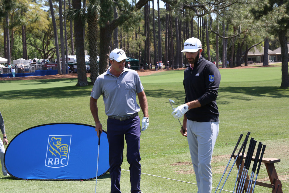 Dustin Johnson Premier Au Classement Mondial Et Sam Saunders Petit Fils D Arnold Palmer Marquent Le 50e Anniversaire Du Tournoi Rbc Heritage