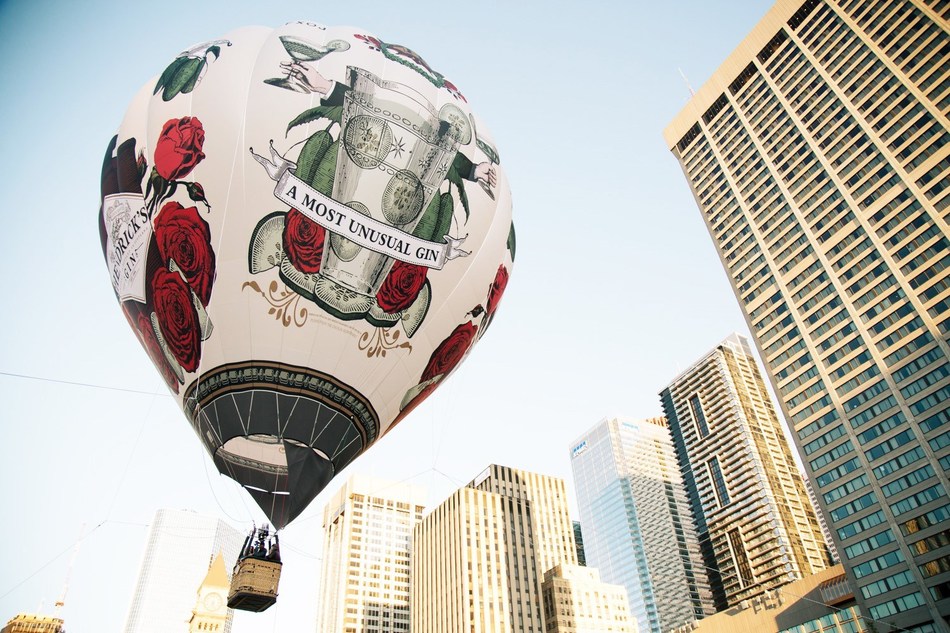 Hendrick S Gin E L E V A T U M Breaks Global Records As First Operating Hot Air Balloon At The 18 Festival International De Jazz De Montreal In Over 38 Years