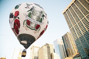 L'E.L.E.V.A.T.U.M. de Hendrick's Gin fracasse les records mondiaux à titre de première montgolfière fonctionnelle en plus de 38 ans à la 39e édition du Festival international de Jazz de Montréal