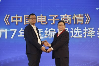 Henry Huang (left), Microsemi’s regional sales manager of South China, accepted the CEM magazine’s 2017 Editor’s Choice Award from Chen Wenhai (right), general manager, China Electronic Appliance Corporation and publisher, China Electronic Market.