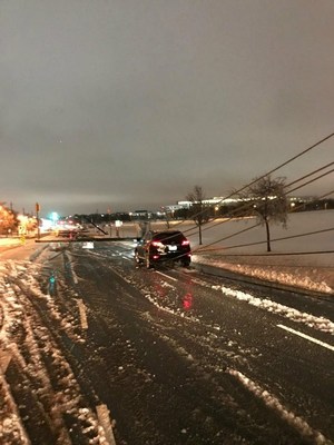 High winds and freezing rain caused powerlines to come down across the city. (CNW Group/Toronto Hydro Corporation)