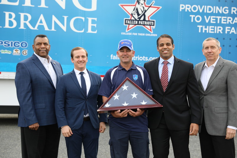 (Pictured left to right) Raymond Byrd, PepsiCo Senior Director, Fleet; Chris Petrakos, Children of Fallen Patriots Foundation Development Officer; Mike Bedell, PepsiCo driver for first leg of Rolling Remembrance relay route; Robert Moeller, Children of Fallen Patriots Foundation Vice President, Development; Shelby Green, PepsiCo Director, Fleet at Rolling Remembrance kick-off in Seattle, April 19