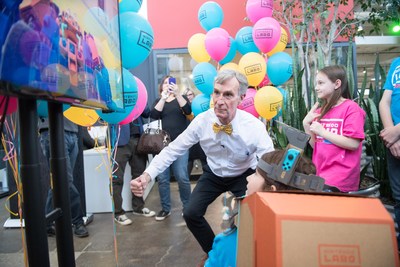Bill Nye the Science Guy introduces Nintendo Labo to a group of lucky schoolchildren in Toronto on April 20, 2018. Nintendo Labo is a new line of interactive build-and-play experiences from Nintendo, allowing kids to transform modular sheets of cardboard into interactive creations called Toy-Con – including a piano, a motorcycle, a fishing rod, and a robot. (CNW Group/Nintendo of Canada)