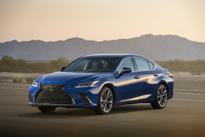 El redisenado Lexus ES de 2019 mejora sus puntos fuertes con un chasis totalmente nuevo que permite un diseno exterior mas dinamico y la introduccion del primer ES F SPORT.