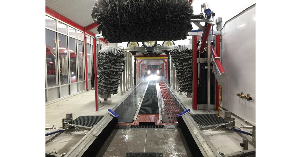 Finish Line Car Wash Celebrates Grand Opening of Carbondale, IL Location