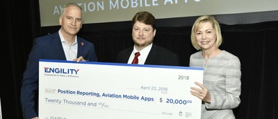 Robert Cardillo, NGA director, and Lynn Dugle, Engility CEO, presented the 2018 IGAPP Grand Challenge $20,000 grand prize to Bill DeWeese, CEO of Aviation Mobile Apps. Photo courtesy of USGIF.