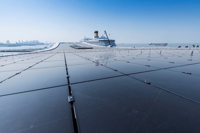 Hanergy's solar panels are seen at Wusongkou port in Shanghai, April 18, 2018. [Photo by Matjaz Tancic / chinadaily.com.cn]