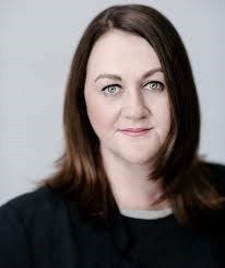 La Fondation des prix pour les médias canadiens décerne le Prix de la Fondation pour contribution exemplaire à Joyce Byrne.