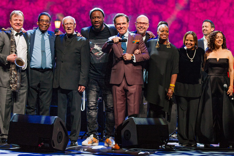 De izquierda a derecha, celebrando el Día Internacional del Jazz 2018 en San Petersburgo (Rusia): Igor Butman, Herbie Hancock, David Goloschekin, Robert Glasper, Kurt Elling, John Beasley, Dianne Reeves, Terri Lyne Carrington, Till Bronner y Luciana Souza